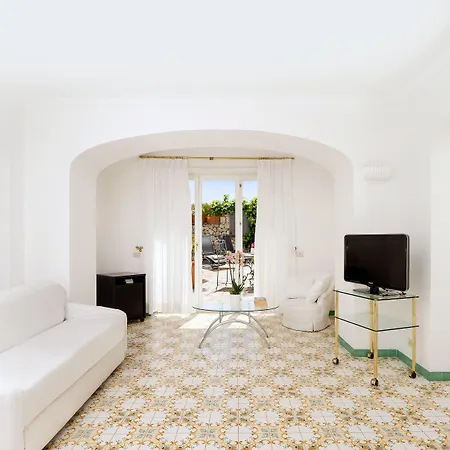 Sina Flora Hotel 4*