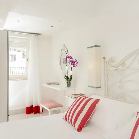 Sina Flora Hotel 4*