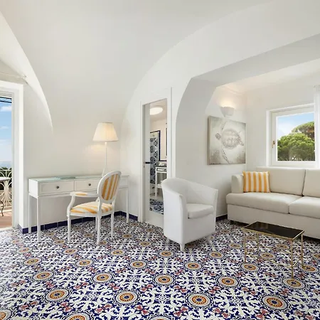 Sina Flora Hotel 4*