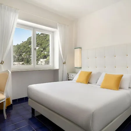 Sina Flora Hotel 4*
