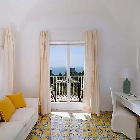 Sina Flora Hotel 4*