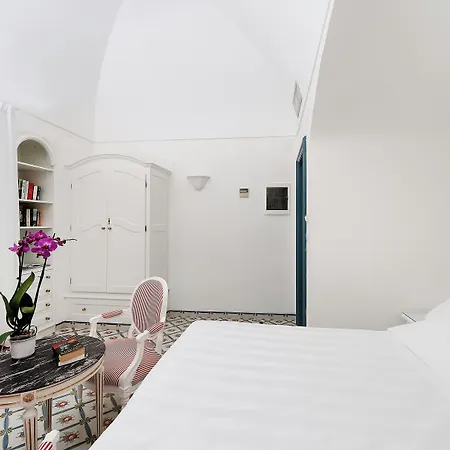Sina Flora Hotel 4*