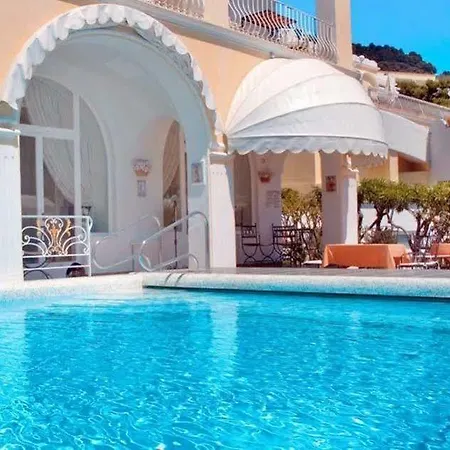 Sina Flora Hotel 4*