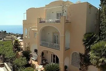 Sina Flora Hotel 4*